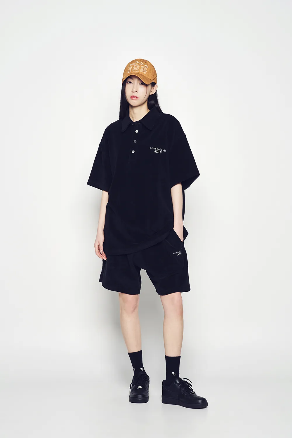 Quần Short Terry Logo Embo Đen - Ảnh 2
